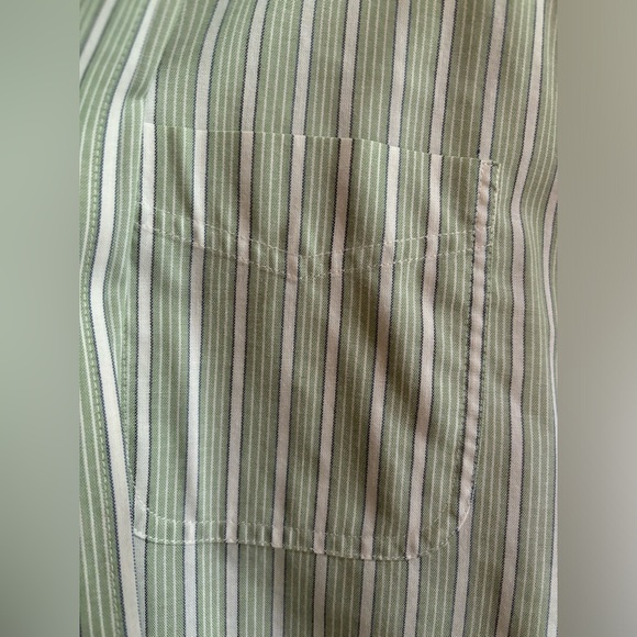 L.L. Bean Men’s Green Short-Sleeve Plaid Button-Down Dress Shirt - Picture 7 of 8